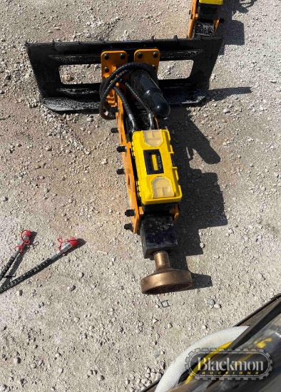 GIYI SKID STEER ATTACHMENT,
