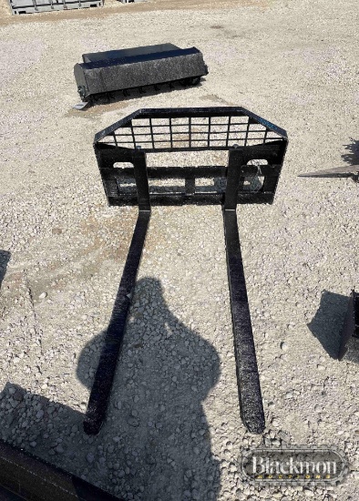 GIYI SKID STEER ATTACHMENT,