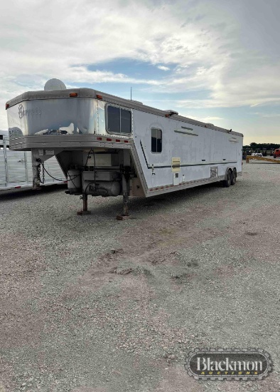 2000 BARRETT LIVING QUARTERS TOY HAULER TRAILER,