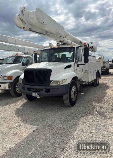 2006 INTERNATIONAL 4300 BUCKET TRUCK,