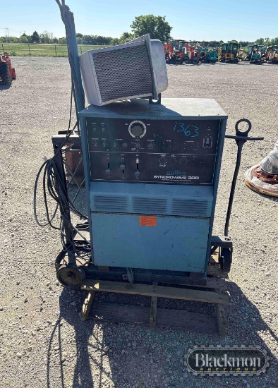 MILLER SYNCROWAVE 300 WELDER,