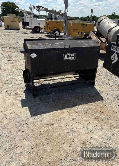 CATTLE CAKE FEEDER,