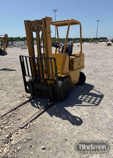 CATERPILLAR FORK LIFT,