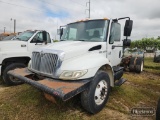2005 INTERNATIONAL 4400 CAB/CHASSIS TRUCK,