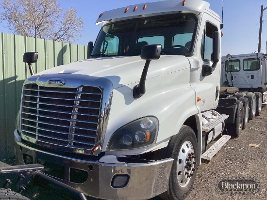 2016 Freightliner Cascadia Day Cab,