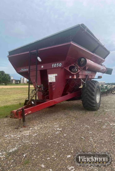 DEMCO 1050 GRAIN CART