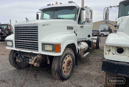 2011 Mack CHU613 Truck VIN:1M1AN07YXBM007955 - 401 SE 4th Street, Lindsay, Oklahoma 73052 -