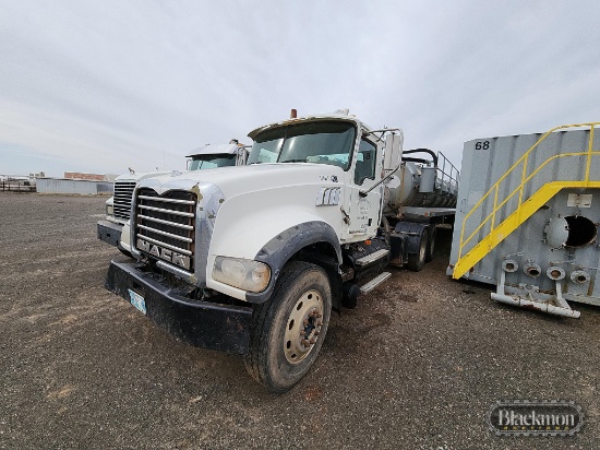 2009 Mack GU713 Vac Truck VIN:1M1AX09Y99M005552 - 401 SE 4th Street, Lindsay, Oklahoma 73052
