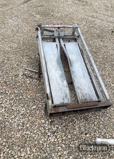 LIVESTOCK HEAD GATE,