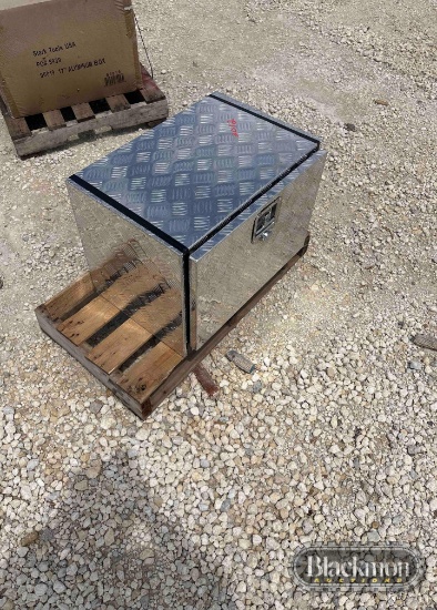 TRUCK/TRACTOR TOOLBOX,