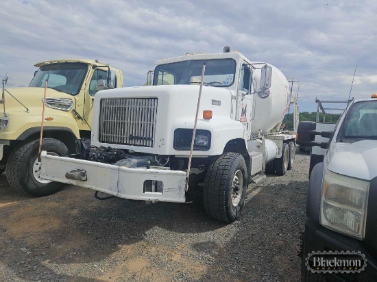 2000 International Paystar 5000 Concrete Mixer Truck,