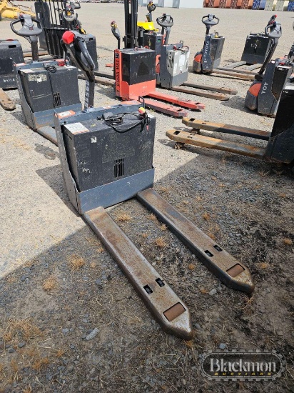 Toyota 8HBW23 Pallet Jack,
