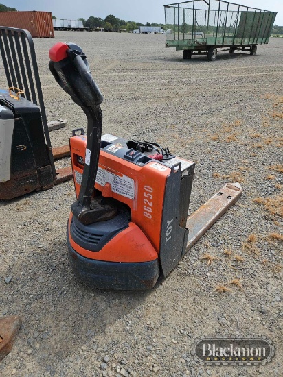 Toyota 8HBW23 Pallet Jack,