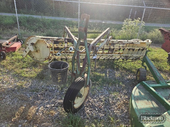 JOHN DEERE 660 SIDE DELIVERY HAY RAKE,