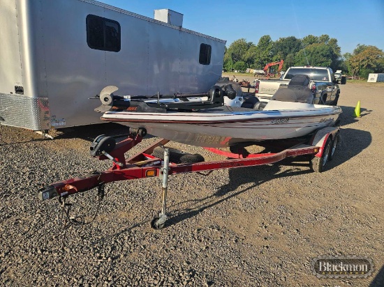 2000 BUMBLE BEE PRO SPORT 290 BASS BOAT,