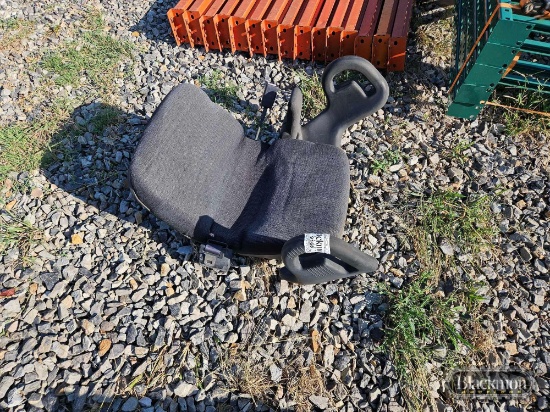 TRACTOR SEAT