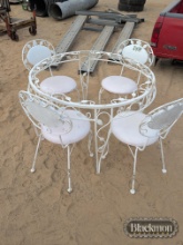 Outdoor table w/ chairs