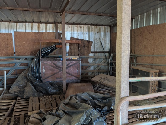 9 Horse stalls connected to arena and contents