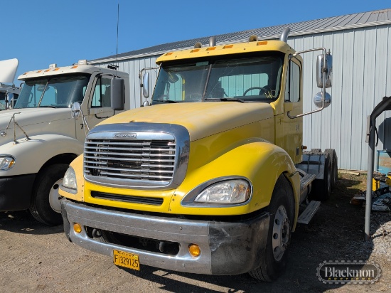 2004 Freightliner Day Cab Truck Tractor