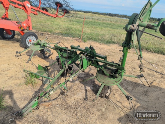 John deere hay tedder