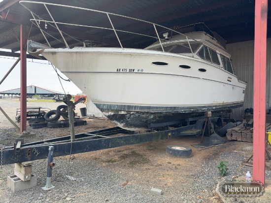 Sea ray cabin cruiser boat
