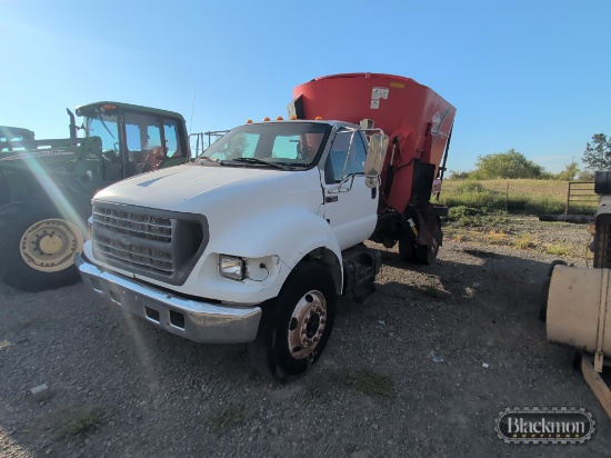 1999 Ford F750 FEED MIXER TRUCK,