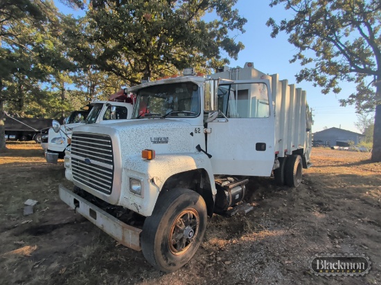 1994 Ford L8000 trash truck,