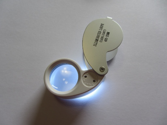 40 POWER COIN LOUPE WITH BUILT IN LED LIGHT