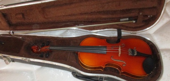 Student Violin with Case and Bow 21"