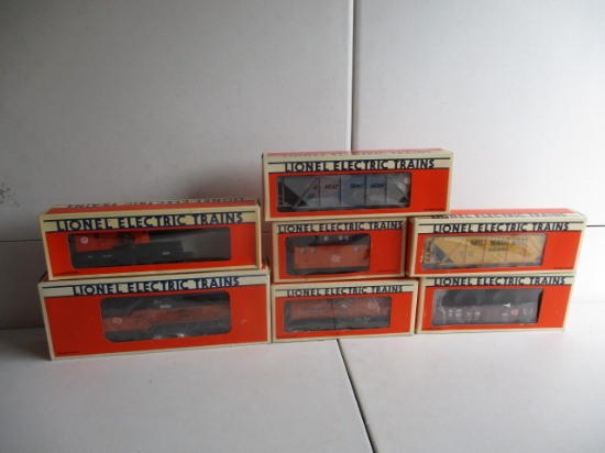 7 Pieces - Lionel Electric Trains - Engine and Cars