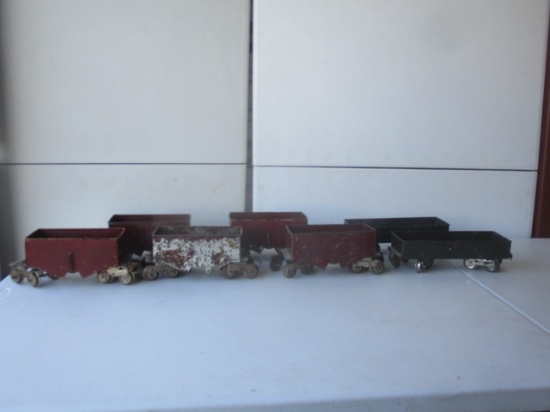 7 Pieces - Antique Lionel Hopper Cars (5) and 2 Gondolas. Gondola Reads Lake Shore and Both 112.