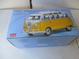 Sun Star 1962 Volkswagen Samba Bus Limited Edition 999 pcs with Numbered Certificate 1:12 Scale MIB