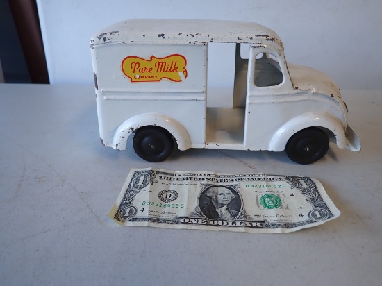 Keystone Bottom Winding Tin Milk Truck - 9 1/2"