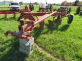 INTERNATIONAL HARVESTER 720 4-BOTTOM MOLD BOARD PLOW