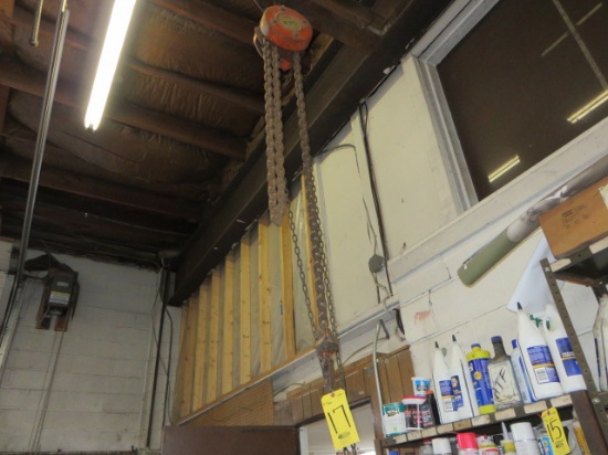 2-TON MANUAL CHAIN HOIST AND TROLLEY (MOUNTED ON BEAM)