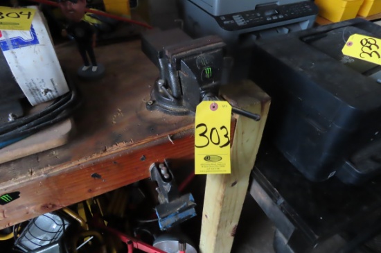 SMALL BENCH VISE