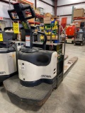 CROWN PE4000-60 ELECTRIC PALLET JACK, 6,000 LB CAPACITY, 24V, RUNS AND OPERATES