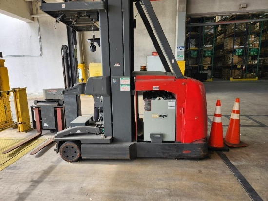 RAYMOND SWING-REACH FORKLIFT, ELECTRIC, MAX CAPACITY 3000LBS, MAX HEIGHT 274IN , MACHINE HEIGHT 1...