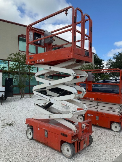 2017 SNORKEL SCISSOR LIFT MODEL S3219E ANSI , ELECTRIC, APPROX MAX PLATFORM HEIGHT 19FT, NON MARK...