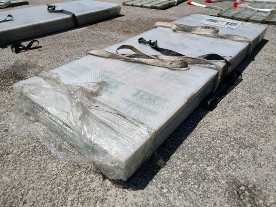 ( 1 ) STACK OF UNUSED MULTIWALL POLYCARBONATE PANEL IN CLEAR, APPROX 35in X 8FT , APPROX 20 PANELS