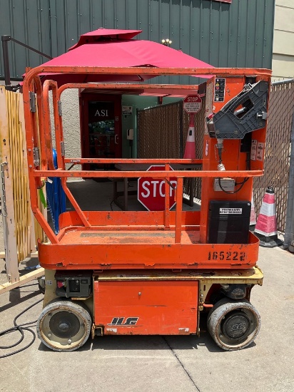 2016 JLG MAN LIFT MODEL 1230ES, ELECTRIC, APPROX MAX PLATFORM HEIGHT 12FT, NON MARKING TIRES, BUILT