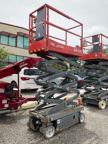 SKYJACK SCISSOR LIFT MODEL SJIII 3219, ELECTRIC, APPROX MAX PLATFORM HEIGHT 19FT, NON MARKING TIR...