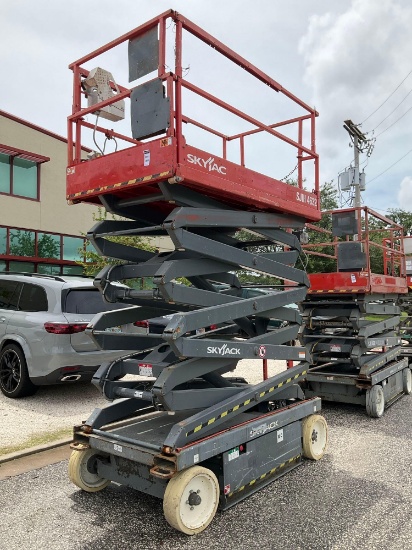 SKYJACK SCISSOR LIFT MODEL SJ 4632, ELECTRIC, APPROX MAX PLATFORM HEIGHT 32FT, BUILT IN BATTERY C...