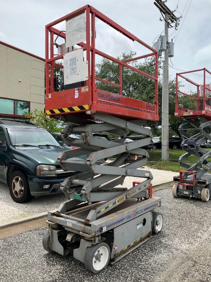 SKYJACK SCISSOR LIFT MODEL SJIII 3219, ELECTRIC, APPROX MAX PLATFORM HEIGHT 19FT, NON MARKING TIR...