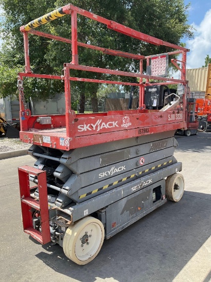 SKYJACK SCISSOR LIFT MODEL SJ 3226, ELECTRIC, APPROX MAX PLATFORM HEIGHT 26FT, BUILT IN BATTERY