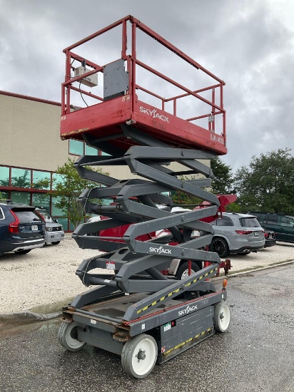 SKYJACK SCISSOR LIFT MODEL SJ 4632, ELECTRIC, APPROX MAX PLATFORM HEIGHT 32FT, BUILT IN BATTERY C...