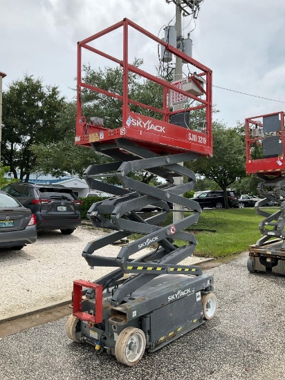 SKYJACK SCISSOR LIFT MODEL SJIII 3219, ELECTRIC, APPROX MAX PLATFORM HEIGHT 19FT, NON MARKING TIR...