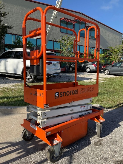 2015 SNORKEL SCISSOR LIFT MODEL S3008P , ELECTRIC, APPROX MAX PLATFORM HEIGHT 8FT, BUILT IN BATTERY