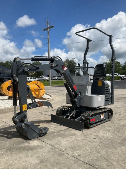 2023 AGROTK MINI CRAWLER EXCAVATOR MODEL L12, GAS POWERED, RUBBER TRACKS, BUCKET WITH TEETH & THUMB