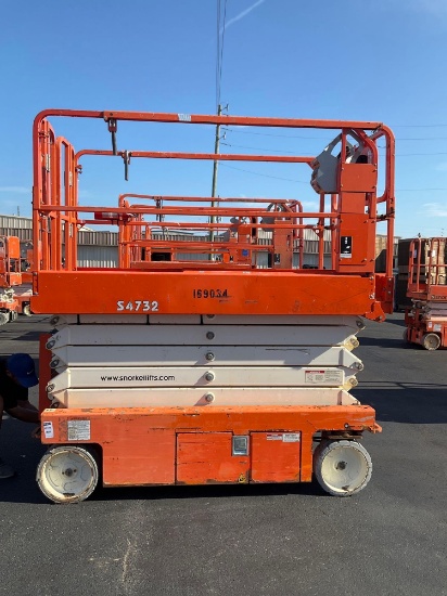 2016 SNORKEL SCISSOR LIFT MODEL S4732E ANSI, ELECTRIC, APPROX MAX PLATFORM HEIGHT, 32FT, NON MARK...